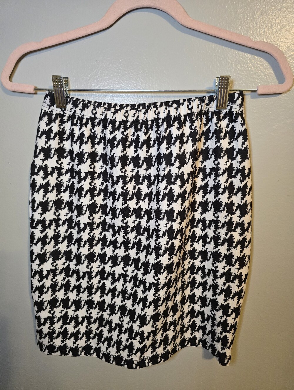 Black & White Houndstooth Pencil Skirt - Picture 2 of 3